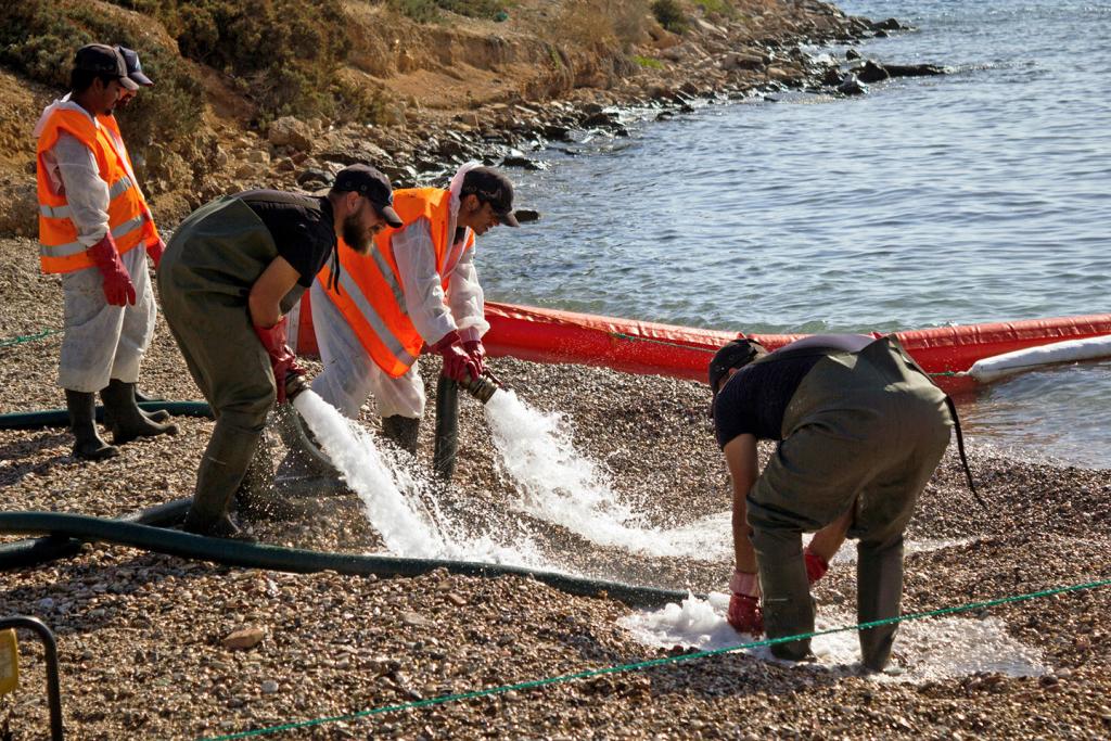 Oil cleanup Greece